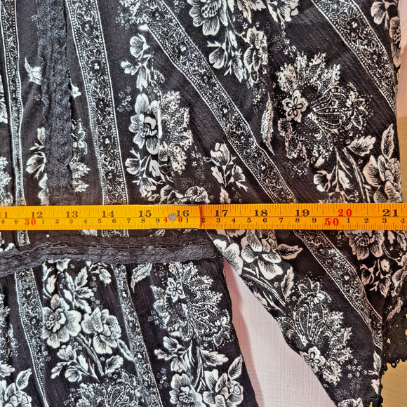 Hazel Jacqueline Boho Tunic Top – Size Large – Black White Floral Crochet Stitch - Picture 8 of 10